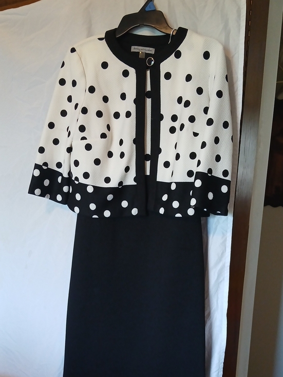 Danny & Nicole Dresses & Skirts - Danny & Nicole Black Textured Jacket with Shiny Black Button